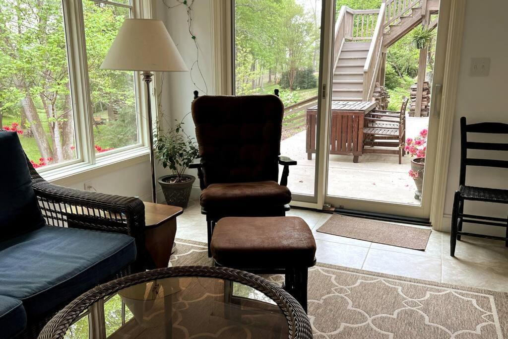 Bluebirds Nest 10 Min To Avl Biltmore Hot Tub Cont Bkfst Sparkling Water Asheville Exterior photo