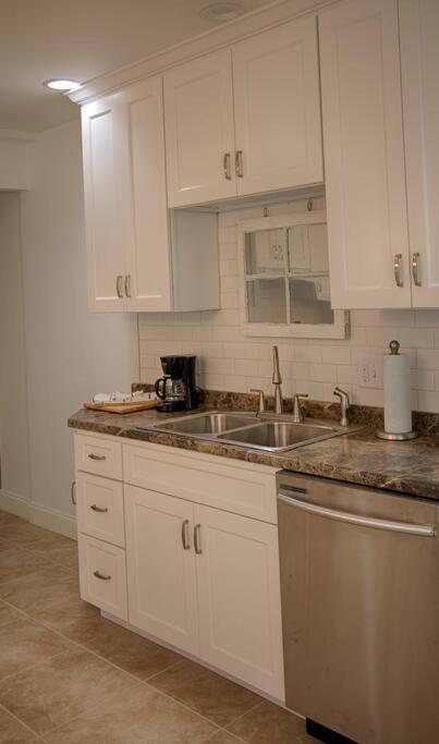 Bluebirds Nest 10 Min To Avl Biltmore Hot Tub Cont Bkfst Sparkling Water Asheville Exterior photo